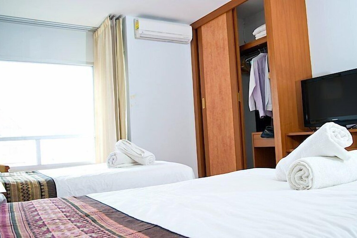 Junior Suite | In-room safe, desk, rollaway beds, free WiFi