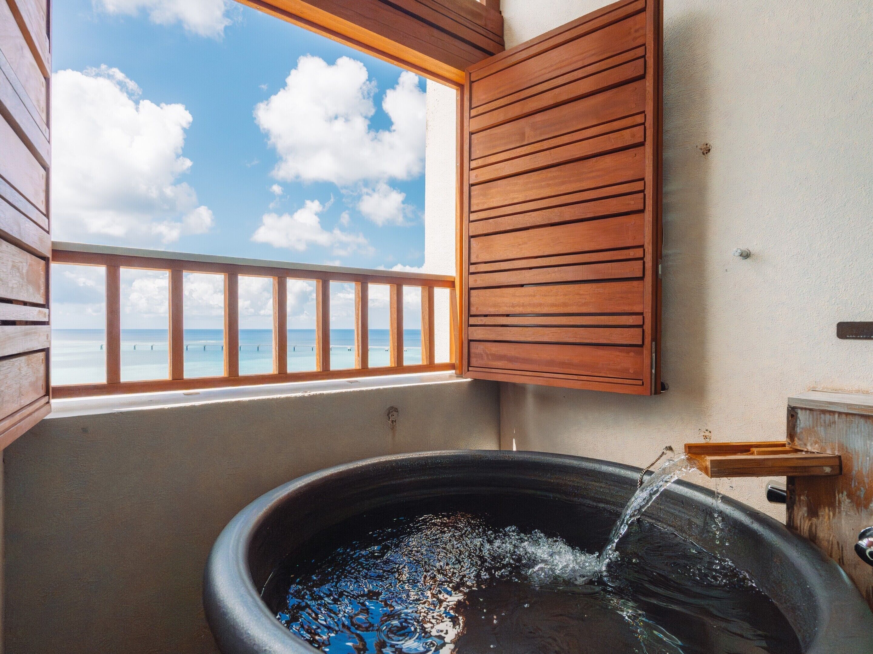 Down duvets, in-room safe, desk, blackout curtains