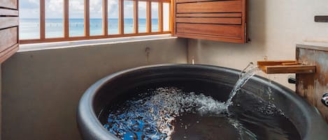 Private open-air Onsen bath / Deluxe Twin Room with Tatami Area / Ocean View