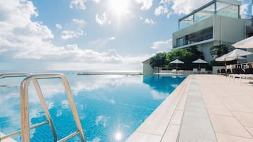 Kauden mukainen ulkouima-allas