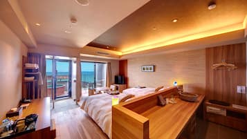 Club Floor Anji / Onsen Open-air Bath / Twin Room / Ocean View | Down comforters, in-room safe, desk, blackout drapes