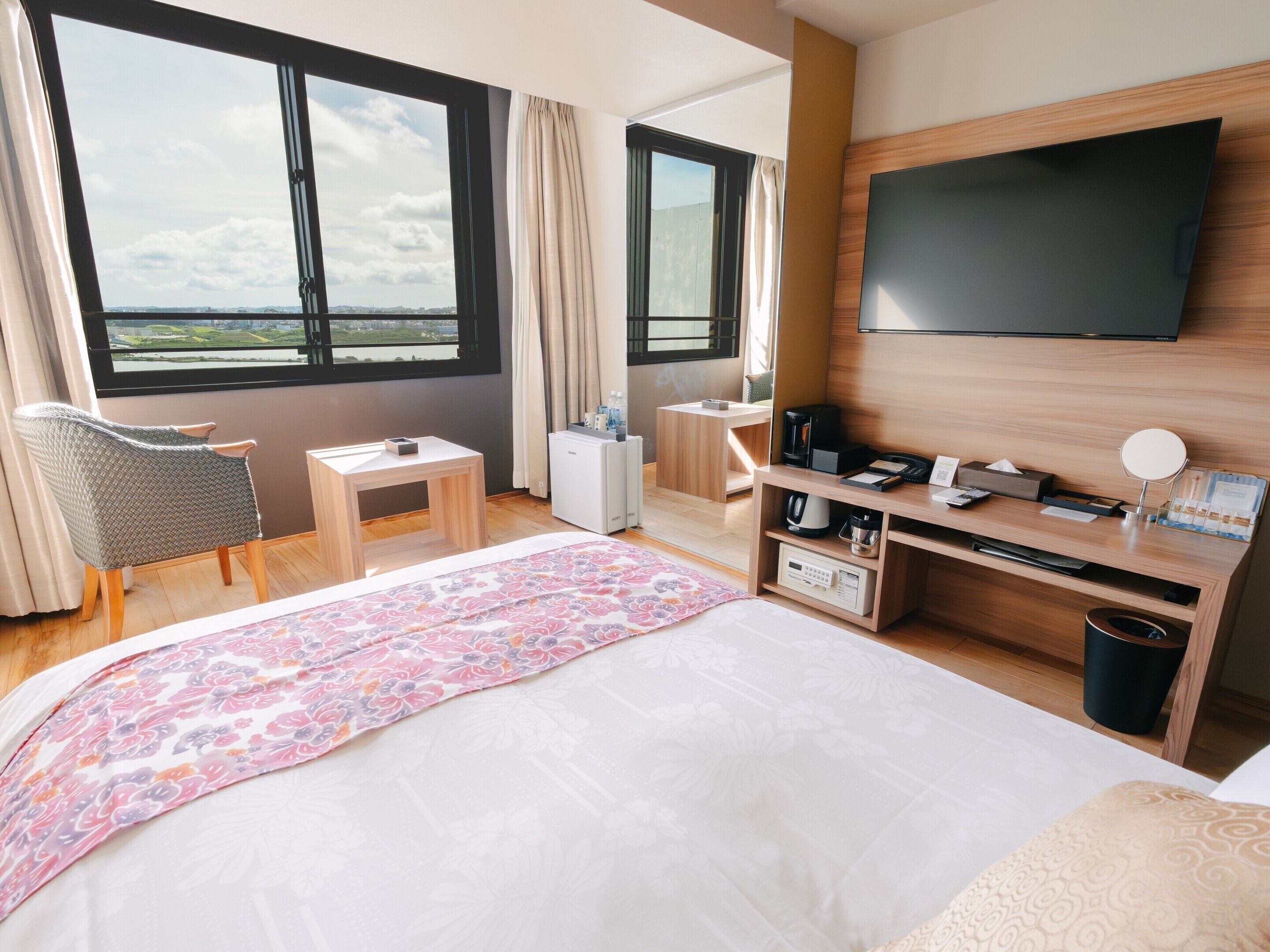 Club Floor Anji / Double Room | Down duvets, in-room safe, desk, blackout curtains