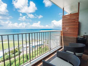 Private open-air Onsen bath / Deluxe Twin Room with Tatami Area / Ocean View