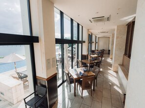 Breakfast, lunch and dinner served