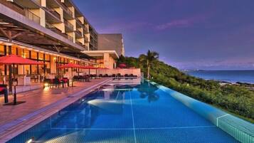 Seasonal outdoor pool