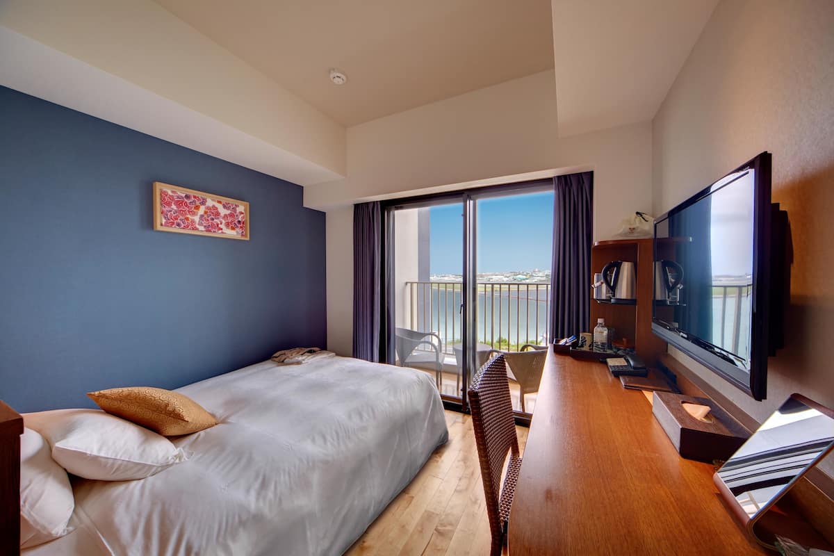 Double Room | Down comforters, in-room safe, desk, blackout drapes