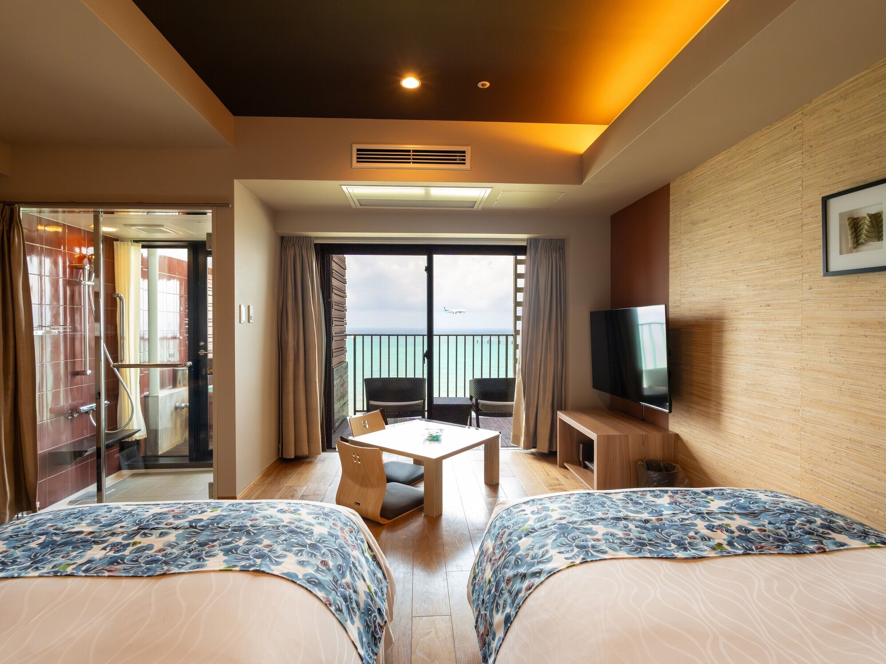 Club Floor Anji / Onsen Open-air Bath / Twin Room / Ocean View | Down duvets, in-room safe, desk, blackout curtains