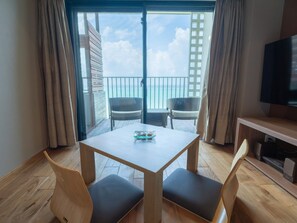 Club Floor Anji / Onsen Open-air Bath / Twin Room / Ocean View