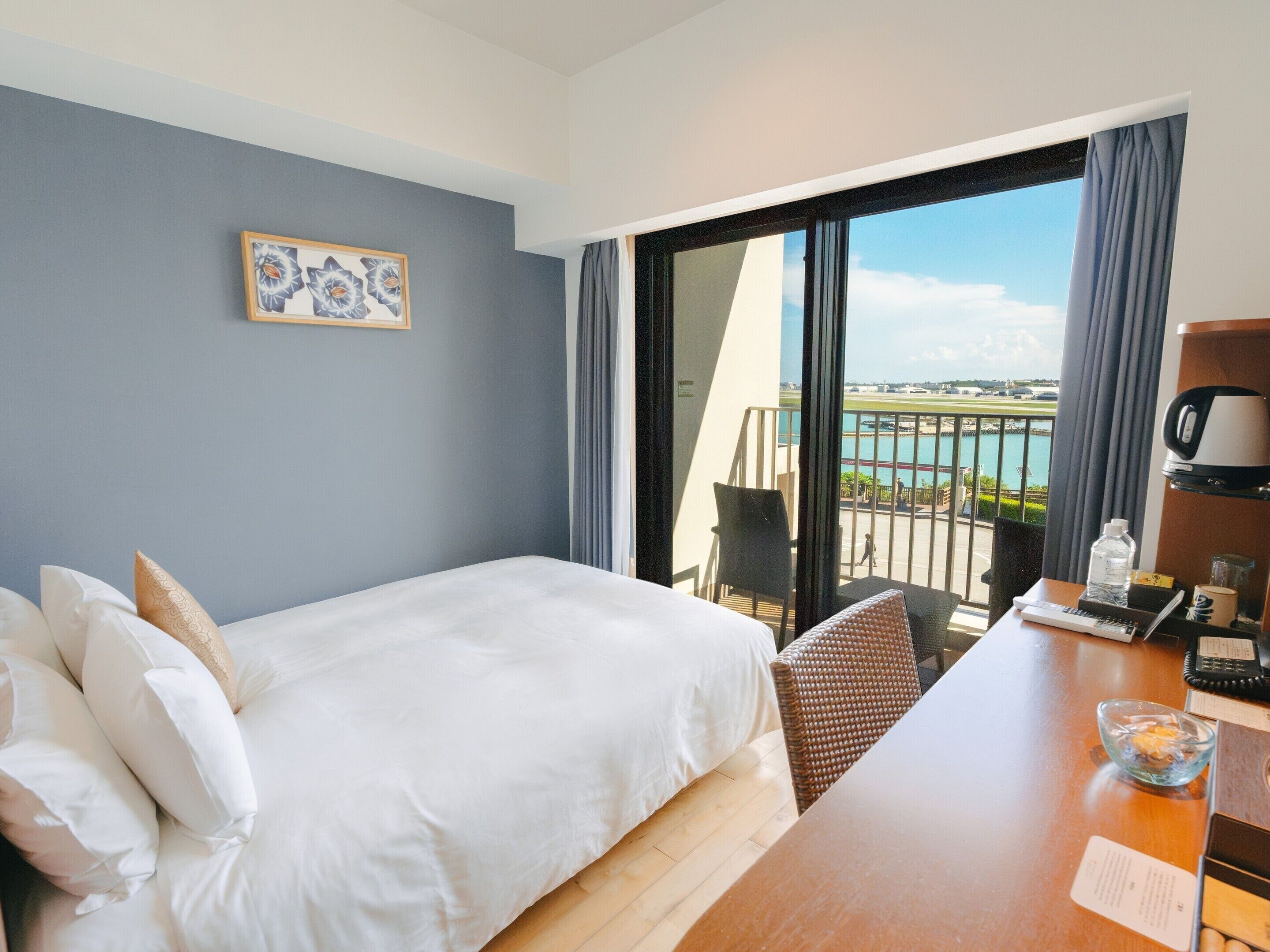 Double Room | Down duvets, in-room safe, desk, blackout curtains