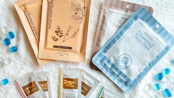 Articles de toilette gratuits, sĂšche-cheveux, chaussons, bidet