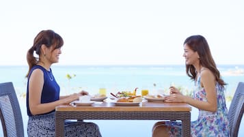 Breakfast, lunch and dinner served