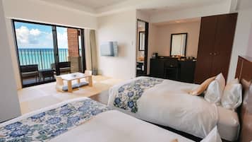 Private open-air Onsen bath / Deluxe Twin Room with Tatami Area / Ocean View | Down comforters, in-room safe, desk, blackout drapes