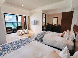 Private open-air Onsen bath / Deluxe Twin Room with Tatami Area / Ocean View