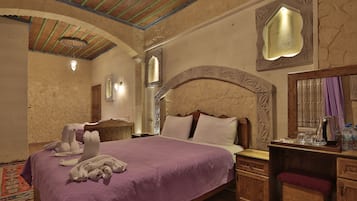 Deluxe Triple Room | Egyptian cotton sheets, premium bedding, down comforters