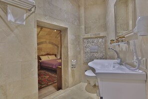 Designer toiletries, hair dryer, slippers, towels - Relic House (Nevsehir)