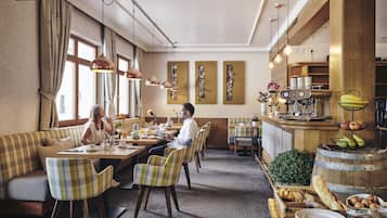 Dagelijks ontbijtbuffet (EUR 18 per persoon)