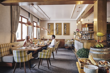 ๋งค์ผ ๋ทํ ์์นจ ์์ฌ(1์ธ๋น EUR 18)