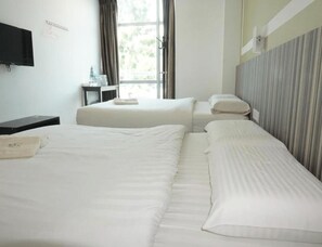 1 Schlafzimmer, Schreibtisch, schallisolierte Zimmer