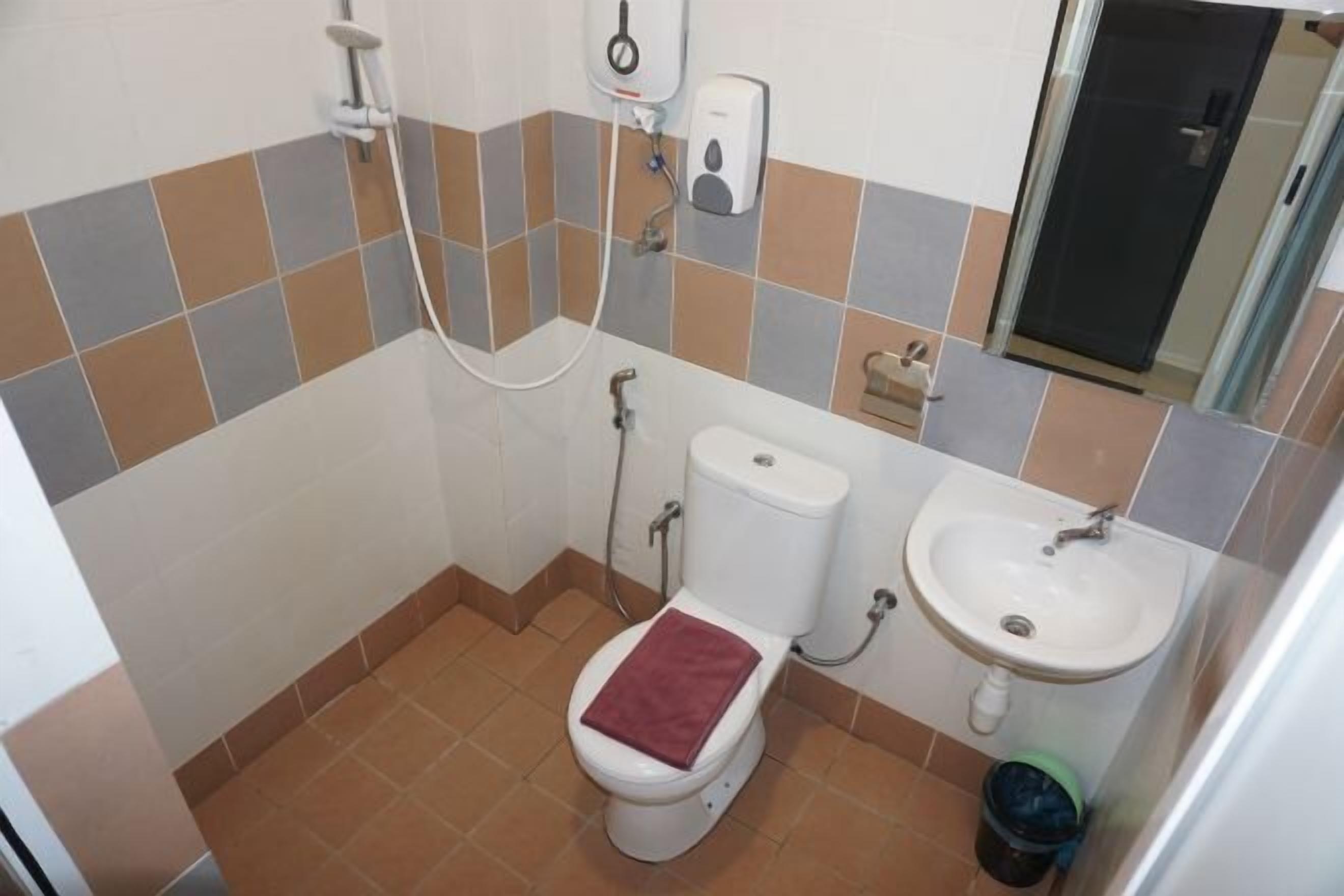 Bathroom | Shower, hair dryer, slippers, bidet