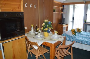 Appartement, 1 chambre (bilocale, 4 people) | Couette en duvet d'oie, rideaux occultants, lits bébé (en supplément)