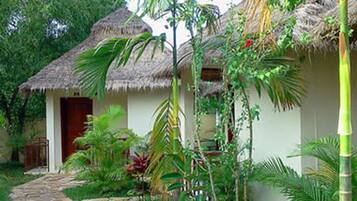 Bungalow | Minibar, in-room safe, desk, rollaway beds