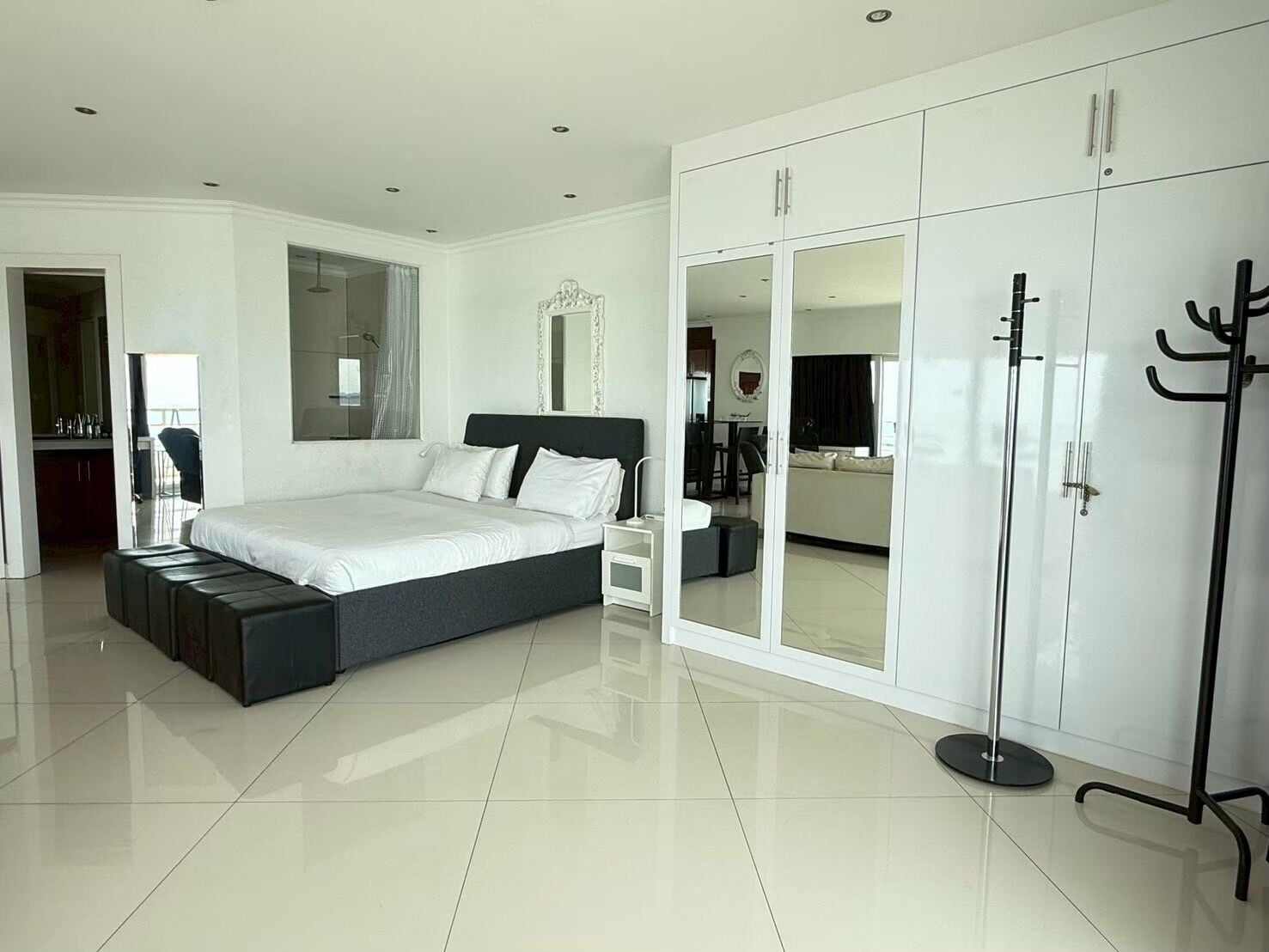 Suite, Kitchen, Ocean View | Peti besi dalam bilik, kalis bunyi, Wi-fi percuma, cadar katil 