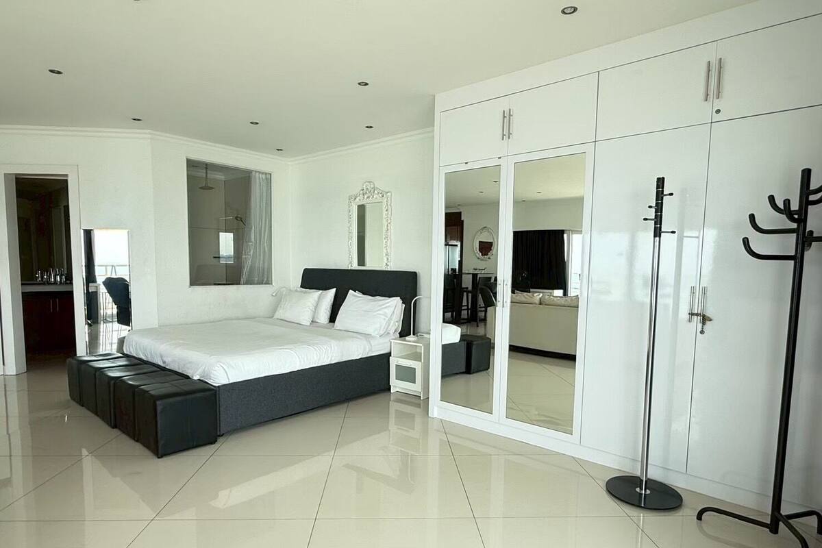 Suite, cuisine, vue océan | Coffres-forts dans les chambres, chambres insonorisées, Wi-Fi gratuit
