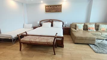 Triple Room, Kitchenette, Sea View | Bathroom | Shower, free toiletries, hair dryer, towels