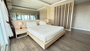 In-room safe, soundproofing, WiFi (free), bed sheets - View Talay 6 Condominium by Honey (Pattaya)