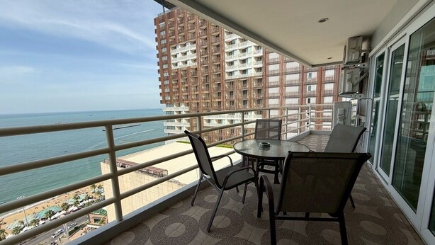 Terrace/patio - View Talay 6 Condominium by Honey (Pattaya)