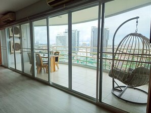 Executive Suite, 1 King Bed, Sea View | Terrace/patio - View Talay 6 Condominium by Honey (Pattaya)