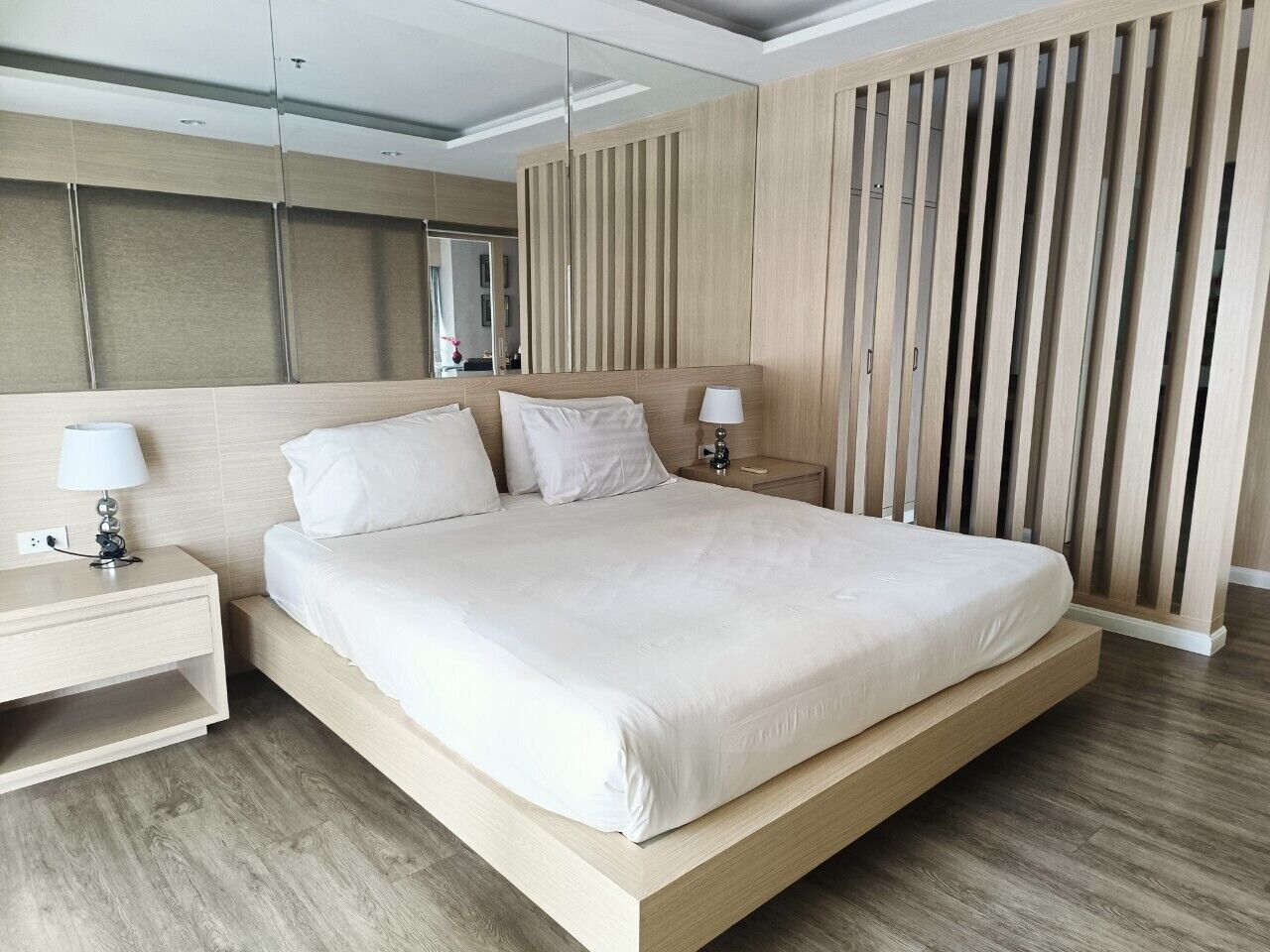 セーフティボックス (室内)、防音設備、WiFi (無料)、ベッドシーツ