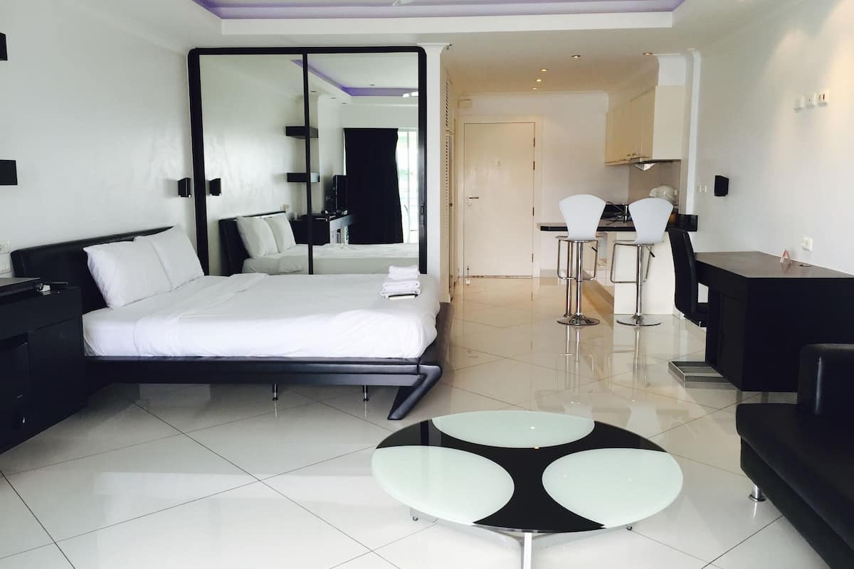 Studio, Kitchenette, Sea View | 1 bedroom, in-room safe, soundproofing, free WiFi