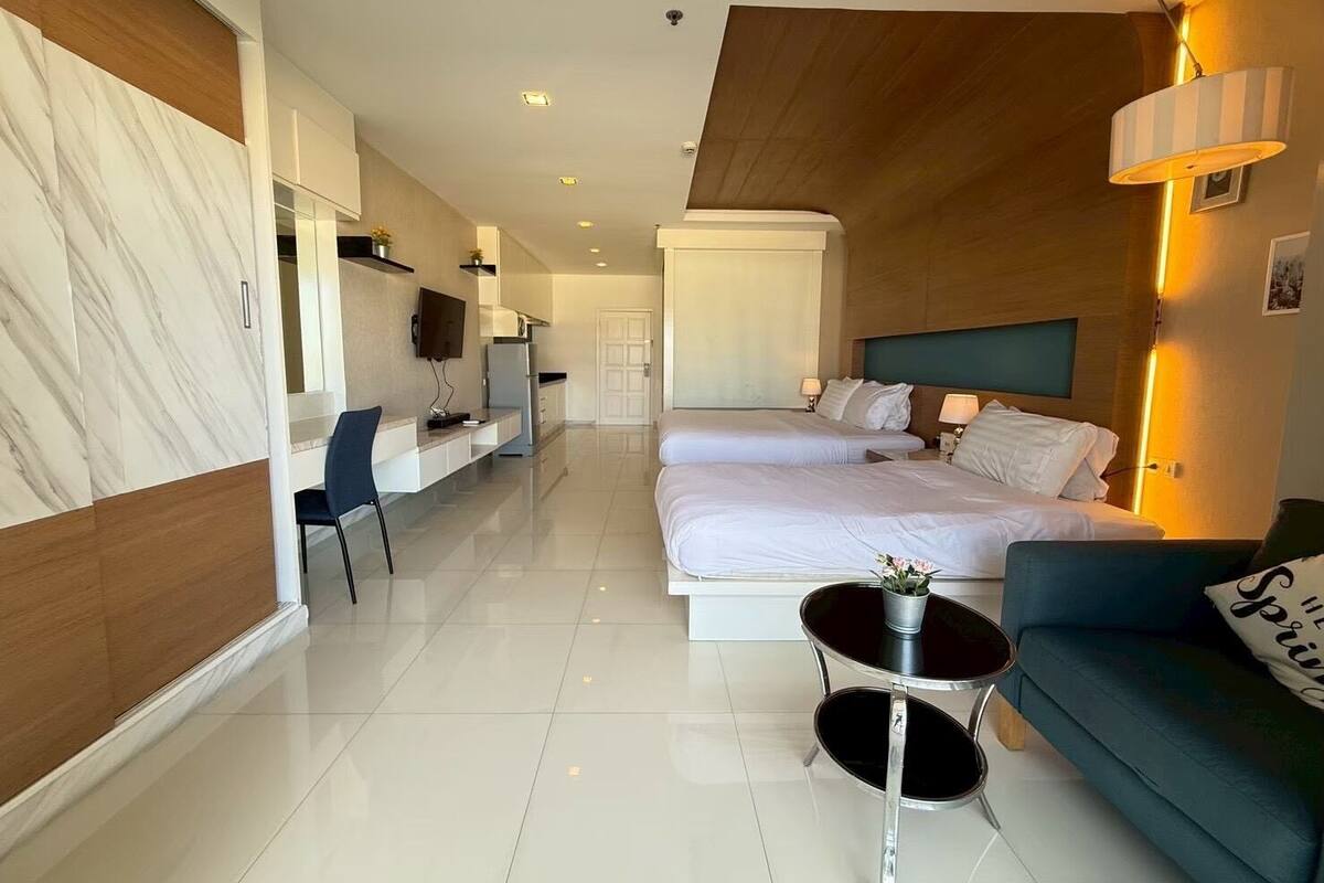 Chambre Triple, coin cuisine, vue partielle sur l'océan | Coffres-forts dans les chambres, chambres insonorisées, Wi-Fi gratuit