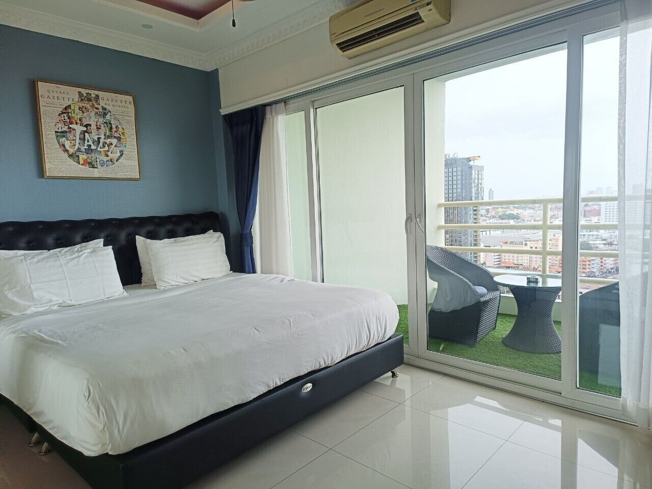 Family Suite, 2 Bedrooms, Kitchenette, Ocean View | Peti besi dalam bilik, kalis bunyi, Wi-fi percuma, cadar katil 