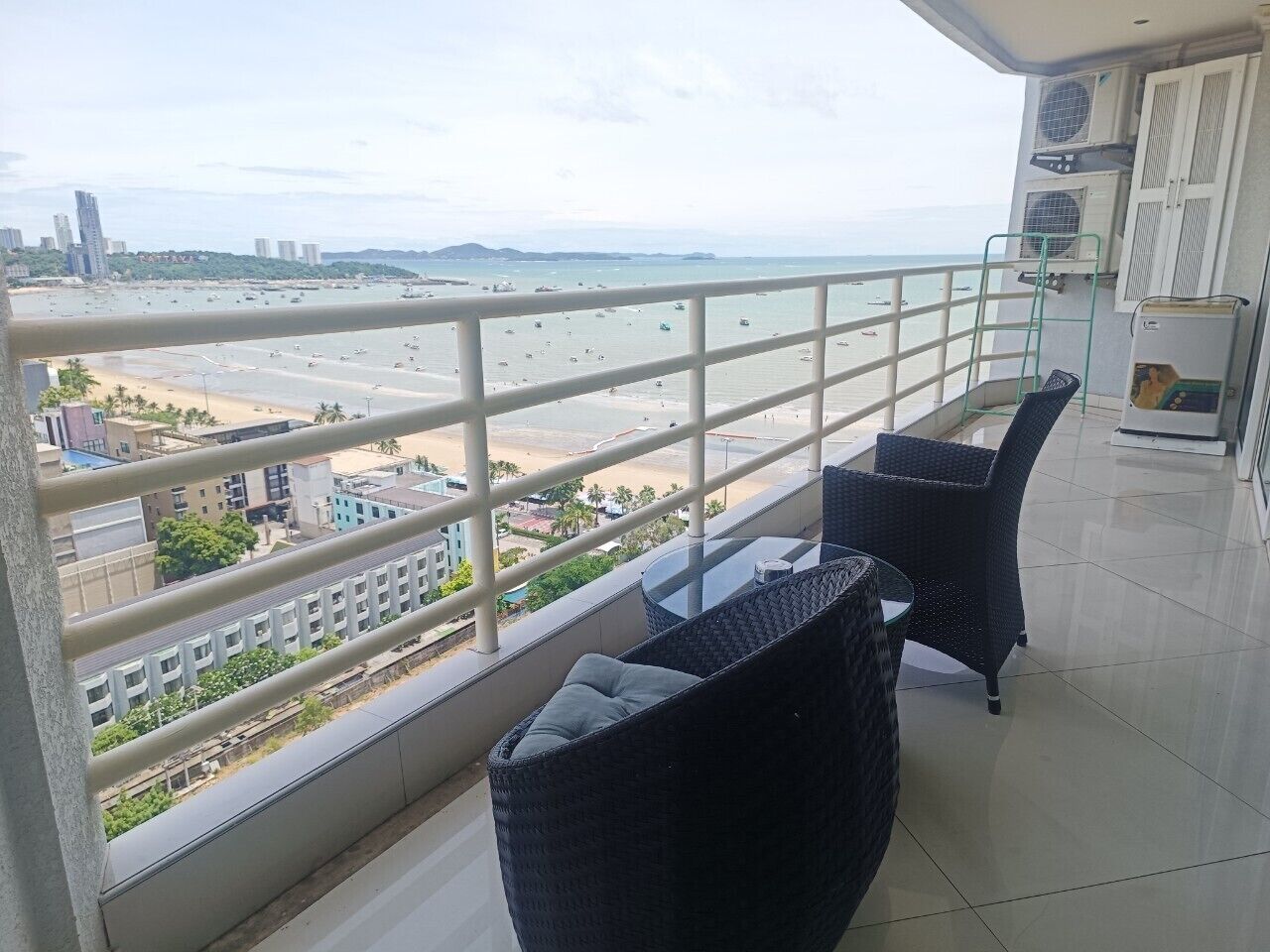 Executive Suite, 1 King Bed, Sea View | Terrace/patio