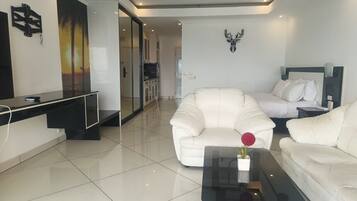 Studio, Kitchenette, Sea View | In-room safe, soundproofing, free WiFi, bed sheets