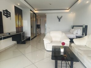 Estúdio, cozinha americana, vista para o mar | Cofres nos quartos, quartos à prova de som, Wi-Fi de cortesia
