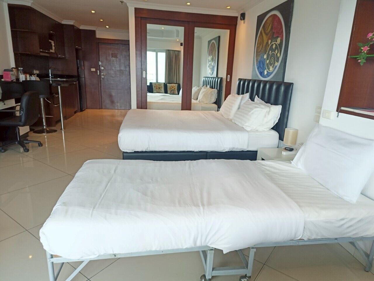 セーフティボックス (室内)、防音設備、WiFi (無料)、ベッドシーツ