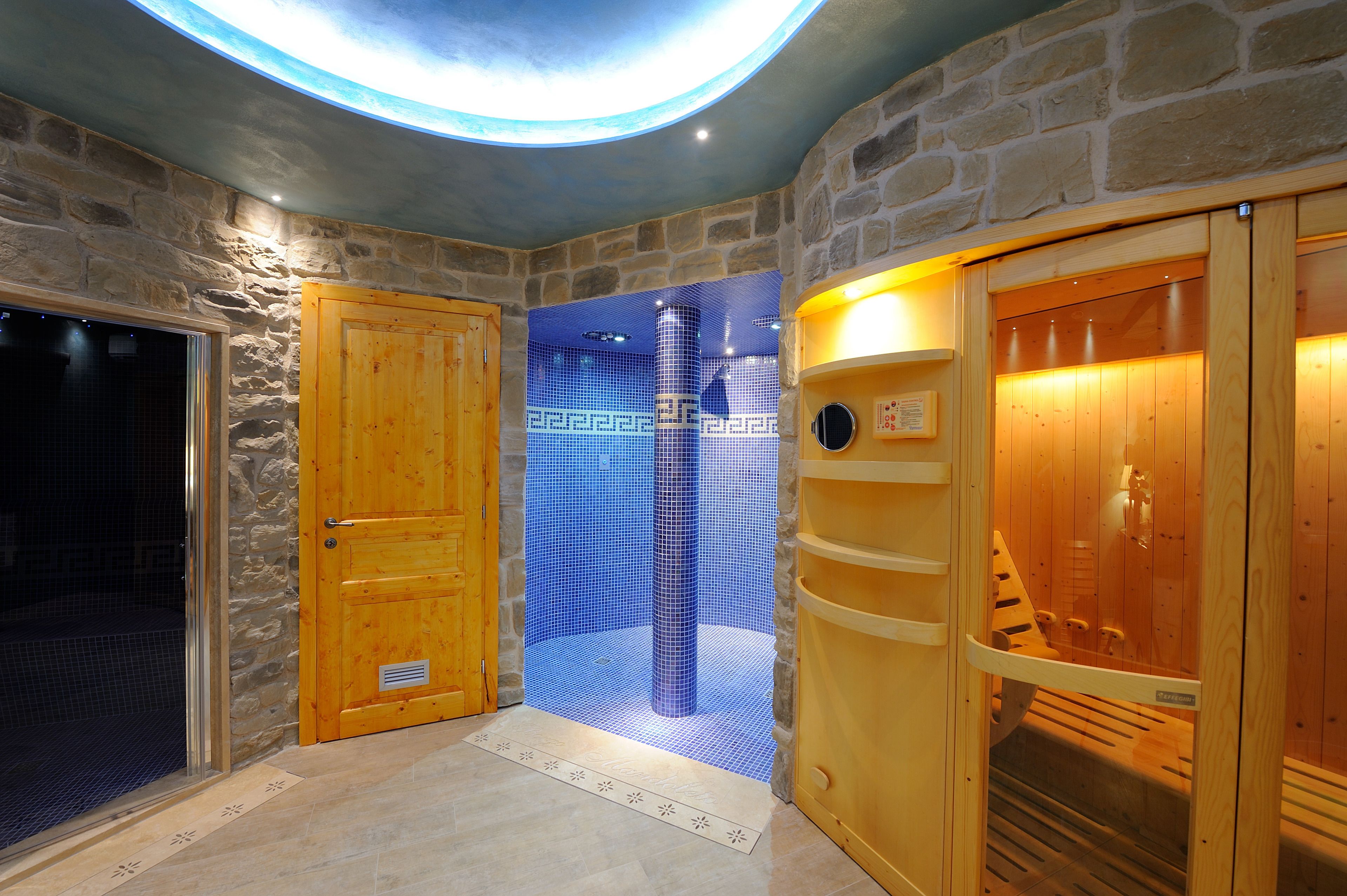 Sauna, Turkish bath, aromatherapy, Thai massages, Ayurvedic treatments