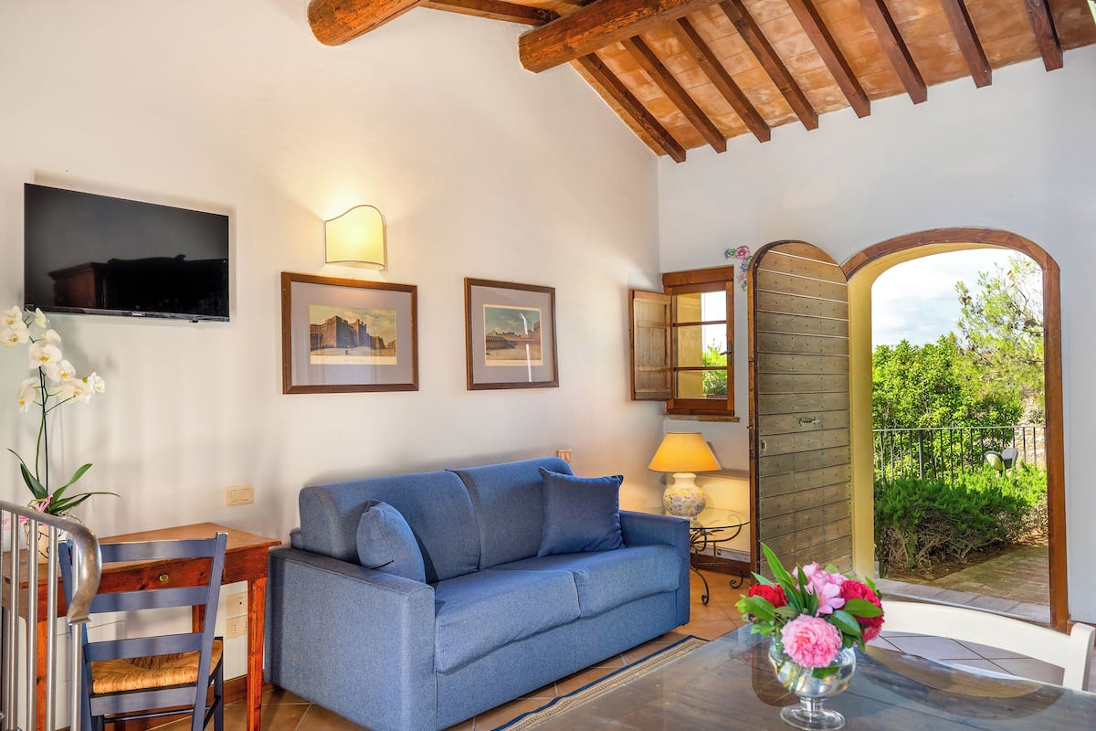 Apartment, 2 Bedrooms (5 pax) | In-room dining