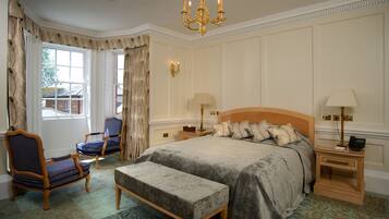 Premium bedding, free minibar, in-room safe, desk