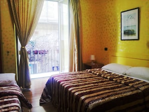 Premium bedding, minibar, desk, soundproofing - B&B Alloggio Maria (Naples)