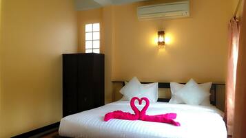 Standard Double Room | Öryggishólf í herbergi, aukarúm