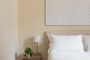 Ropa de cama de alta calidad y minibar 