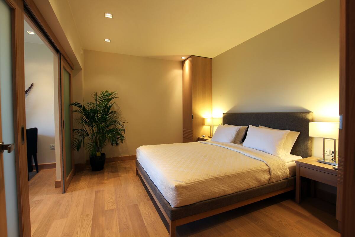 1 bedroom, in-room safe, desk, iron/ironing board