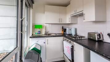 Studio (3/4 Double Bed - 120cm wide) | Private kitchenette