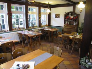 Daily continental breakfast (EUR 8.50 per person)