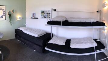 Blackout drapes, free WiFi