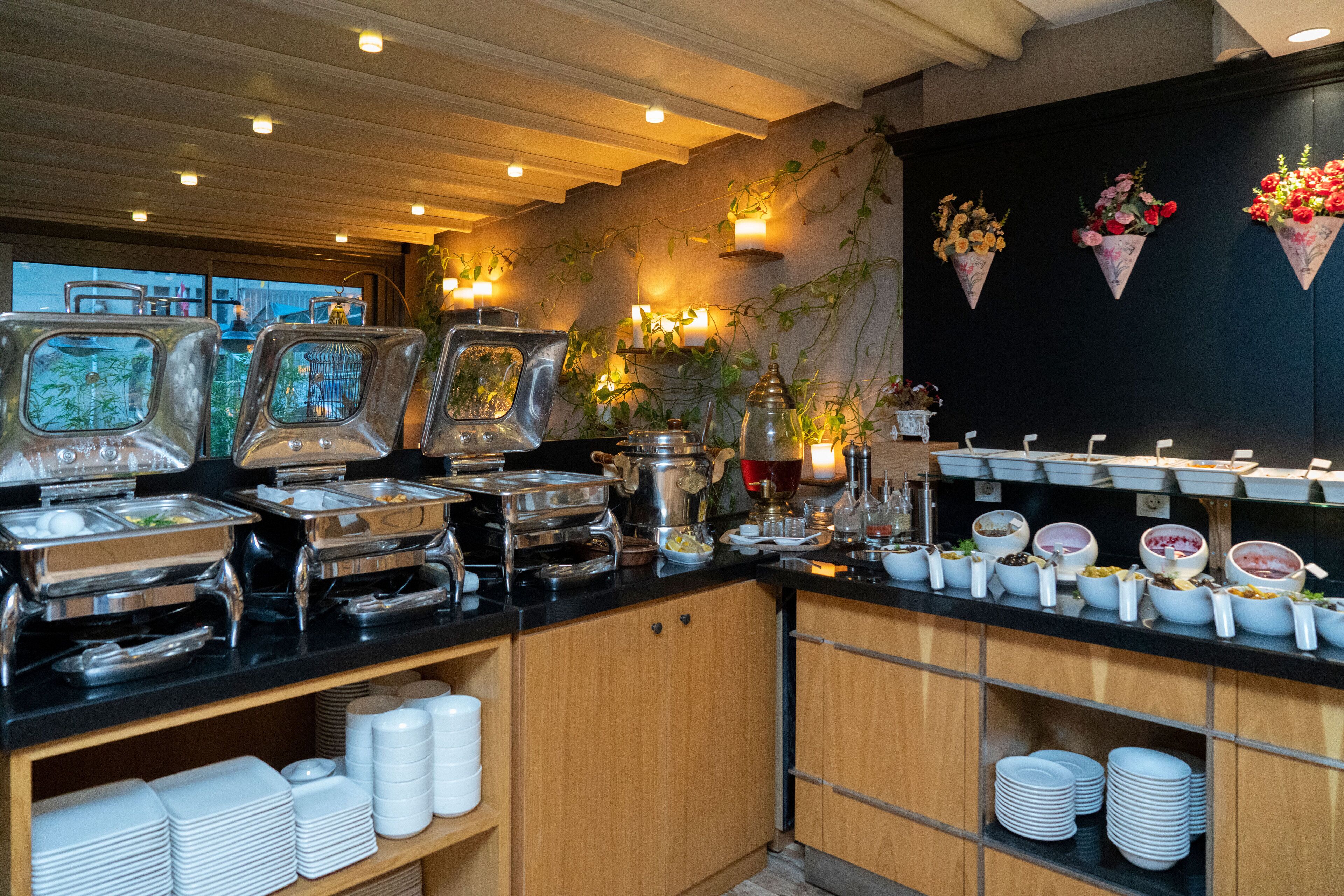 daily continental breakfast (eur 5 per person)